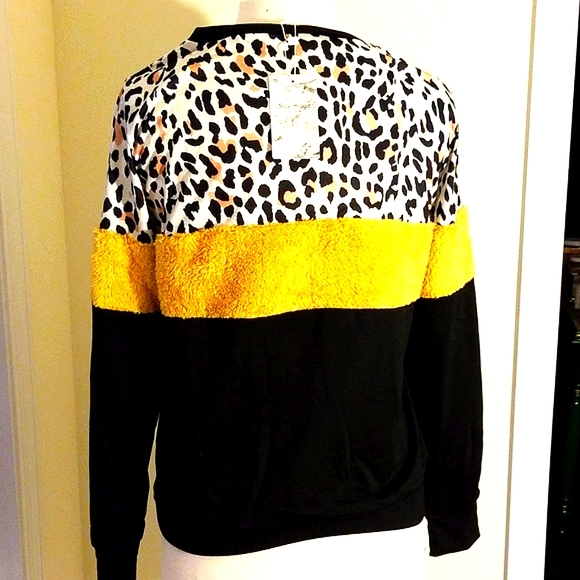 ⭐Suvimuga ⭐💛Yellow & Black Leopard Color Block Top - Picture 5 of 8